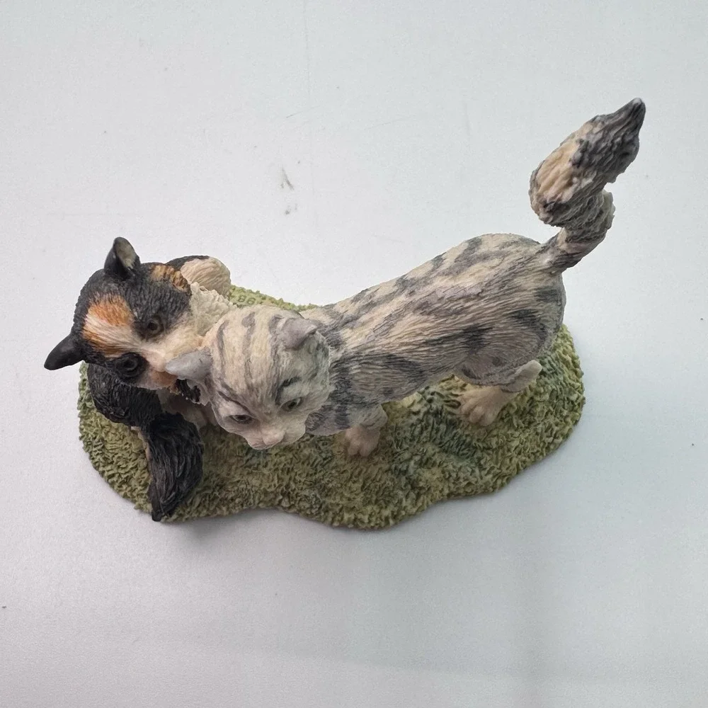 Lowell Davis Cat Kitten Figurine 
